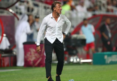 مدرب المنتخب السعودي يتنازل عن جزء من راتبه