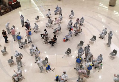 مودا مول يبادر بإجراء أعمال تعقيم شاملة في أرجاء المجمع