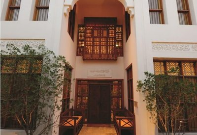تحضيرات مركز الشيخ إبراهيم لزيارة معارضه عن بُعد، بين عمارة بن مطر، بيت التراث المعماري ودار الفن