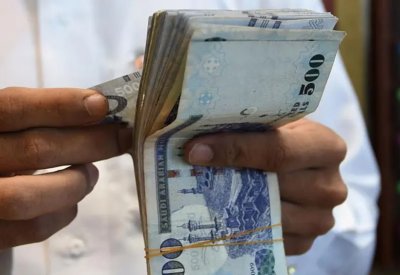 تحويلات الوافدين من السعودية تقفز 6% لـ33.9 مليار ريال