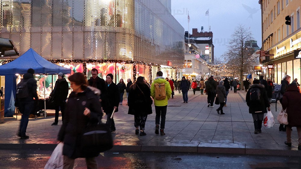 "البلد العنيد" يرفض العزلة بسبب كورنا.. وتحذير من "كارثة"