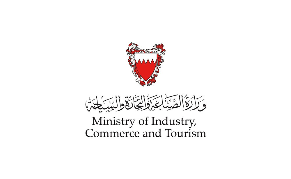 وزير الصناعة يصدر قرارا بتحديد أسعار بيع كمامات الوجه الطبية