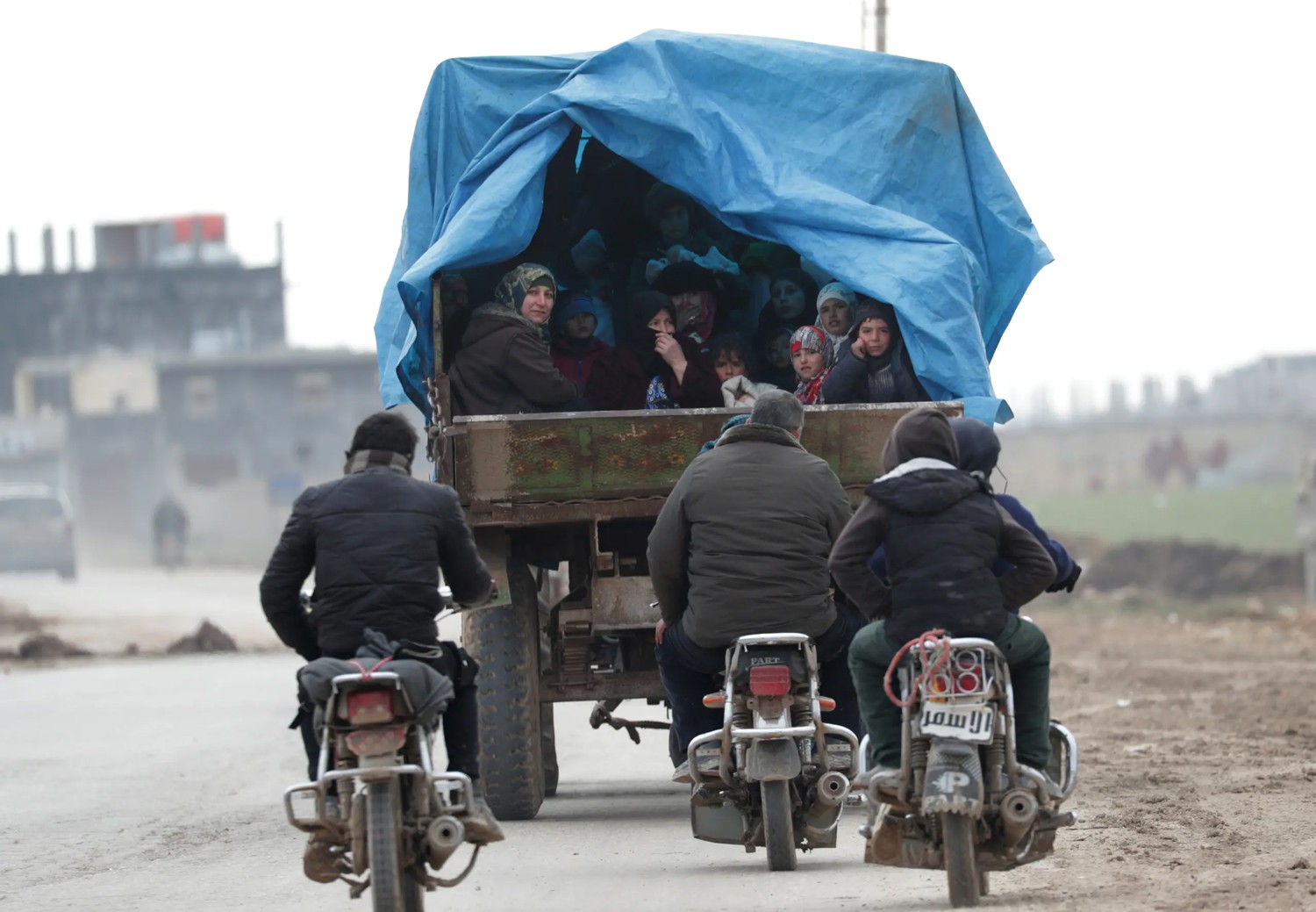 قوات النظام تستقوي على المخيمات..مشروع مربح عند كل نزوح
