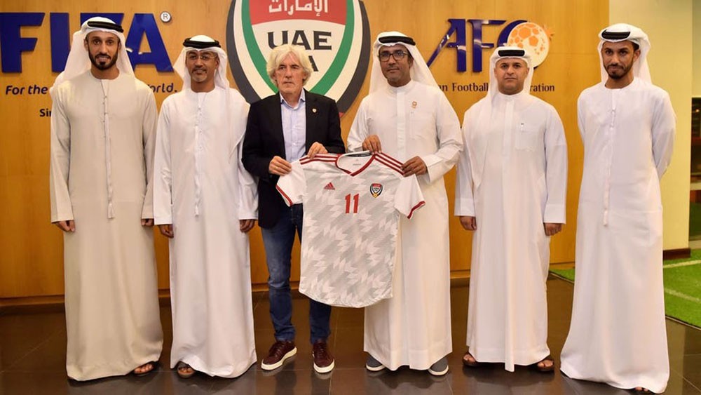 الاتحاد الإماراتي يقيل مدرب المنتخب يوفانوفيتش