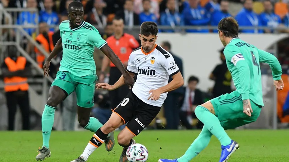 ريال مدريد يعتزم التعاقد مع موهبة فالنسيا