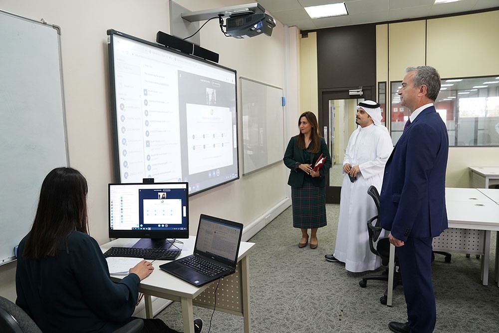 البوليتكنك تطلق دورات تعليمية مجانية عبر موقعها الإلكتروني
