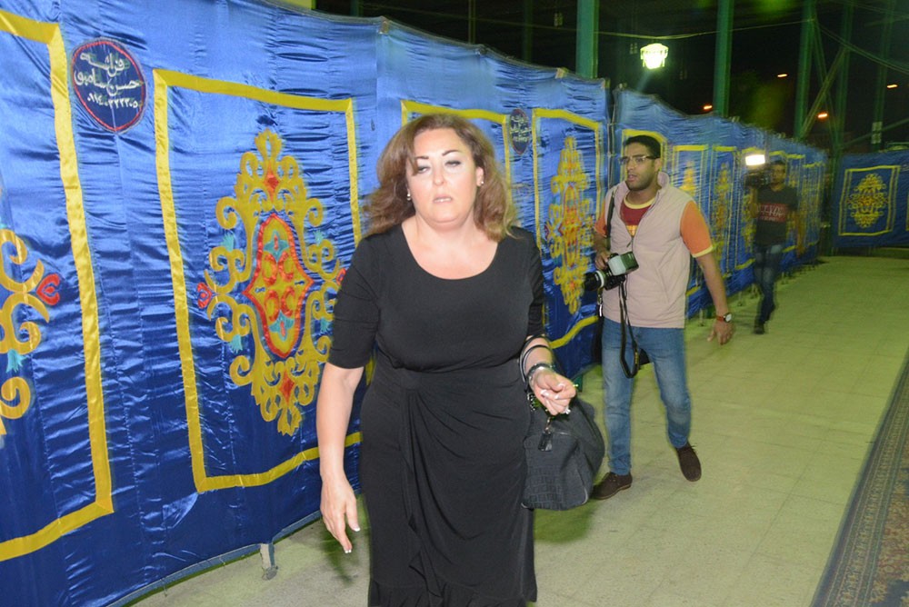 وفاة شقيقة الفنانة نهال عنبر