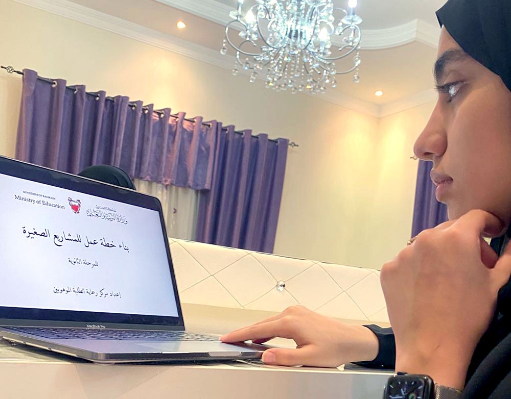 الطلبة الموهوبون يستعدون لمسابقة الشطرنج ومقالات توعوية عن الأوبئة