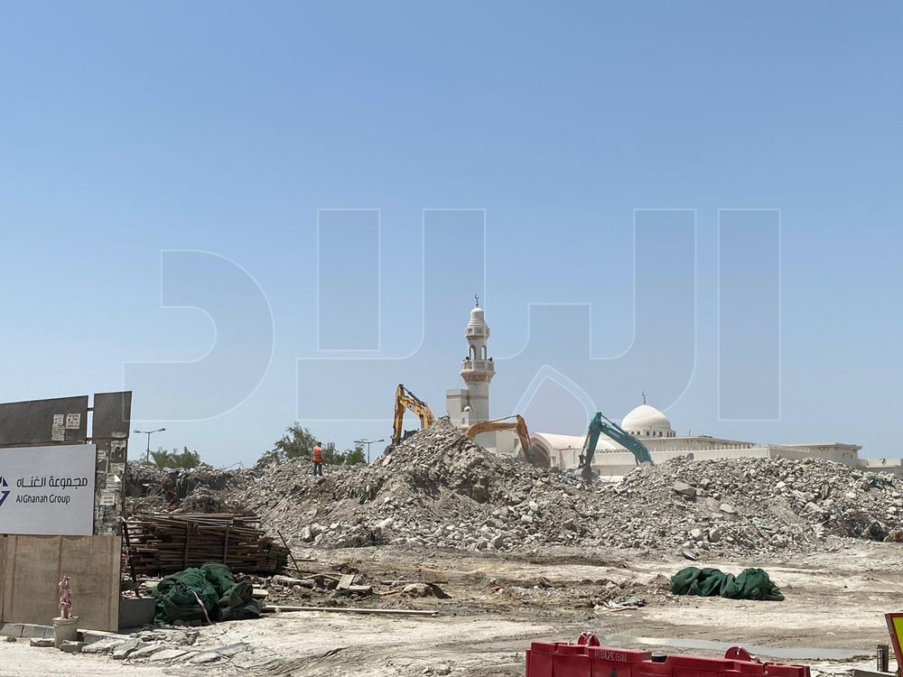 بالصور: تسوية بناية الكويتي بالأرض