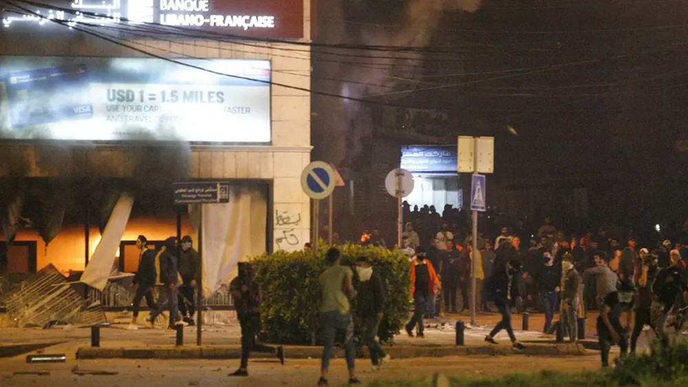 التظاهرات تتجدد شمال لبنان.. ومواجهات الأمس تخلف قتيلاً