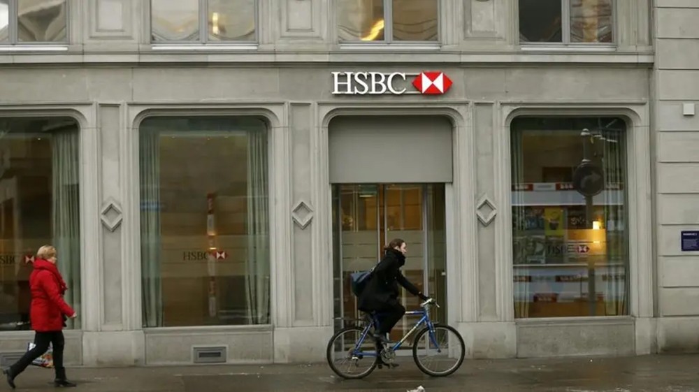انخفاض أرباح HSBC الفصلية 48% إلى 3.2 مليار دولار
