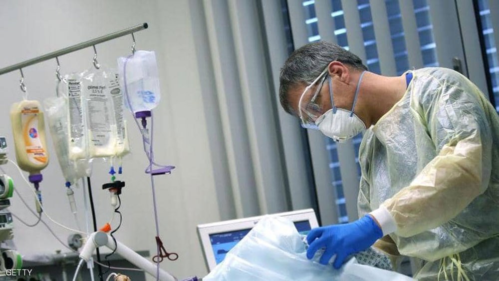  خلعوا ملابسهم من أجل الكمامات.. أطباء ألمان يحتجون عرايا 