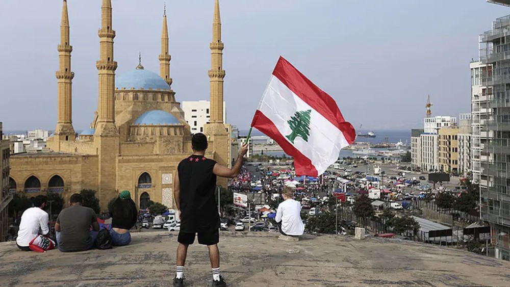 لبنان على صفيح ساخن.. والحكومة تقر خطة إنقاذ اقتصادية