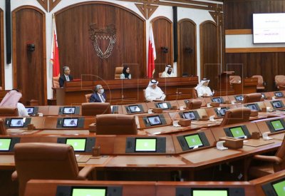 بالصور: جلسة مجلس النواب.. كمامات وابتسامات 