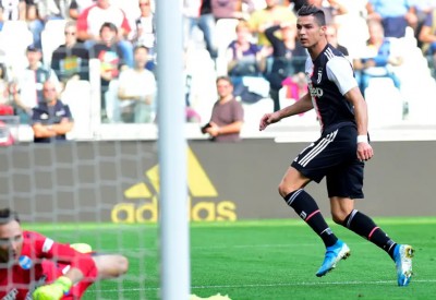 رونالدو يعود إلى إيطاليا.. والحجر الصحي بانتظاره