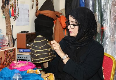 مصممة أزياء حكايات أبن الحداد... لا أرضى إلا بالتميز في عملي