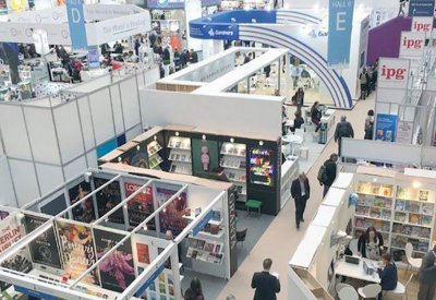 معرض فرانكفورت الدولي للكتاب يتحدى كرونا