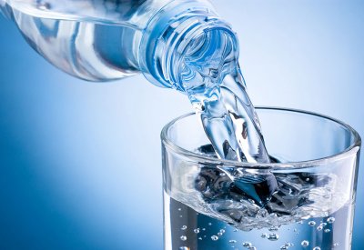 ما الكمية يحتاجها جسمك من الماء يوميا في رمضان