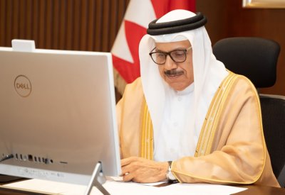 وزير الخارجية يتسلم نسخا من أوراق اعتماد عدد من سفراء الدول المعينين لدى مملكة البحرين
