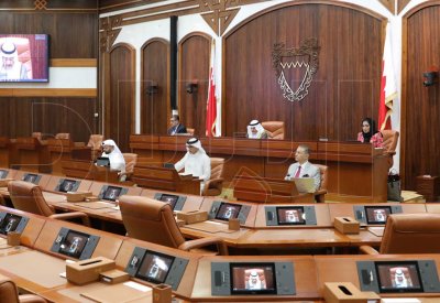 بالصور: جلسة الشورى عن بُعد.. كمامات وكمبيوترات