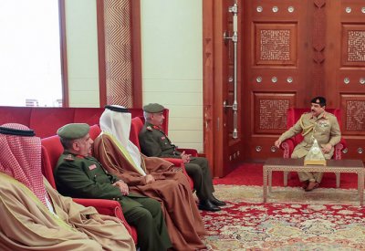 جلالة الملك يستقبل سمو رئيس الحرس الوطني ورئيس جهاز الأمن الوطني