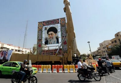 حظر أسلحة وضغط اقتصادي أقصى.. خطة واشنطن بوجه طهران