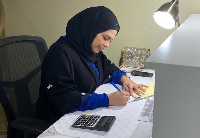 زهراء السميع: البصمة الخاصة أهم ما يميز مصممة العباءات
