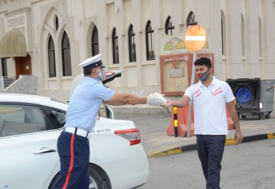 محافظ العاصمة: عملية توزيع وجبات العمالة الوافدة تتم وفق أعلى درجات تطبيق الاجراءات الاحترازية