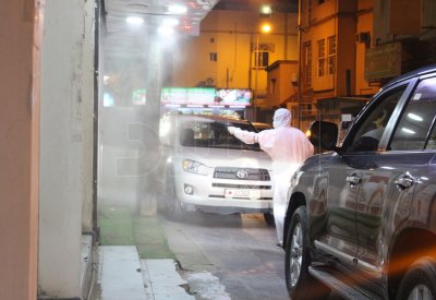 بالصور: تعقيم سماهيج أمس.. والدير غدا.. العشيري: كلنا مسؤولون عن صحة المجتمع