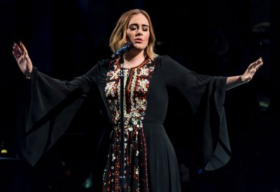 اديل وطليقها.. جيران