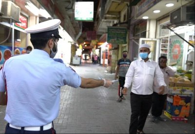 شرطة المحرق : اتخاذ الإجراءات القانونية تجاه 282 شخصا لعدم التزامهم بــ "كمامة الوجه"