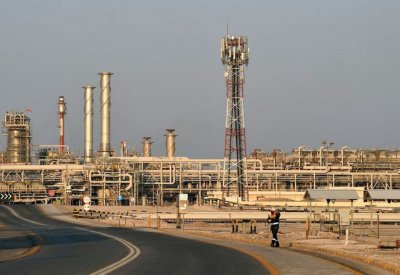 السعودية ومنتجون آخرون يرغبون بتمديد خفض إنتاج النفط
