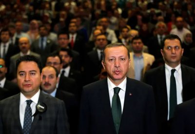 سفينة أردوغان تفرغ.. 63 نائباً يستعدون للرحيل
