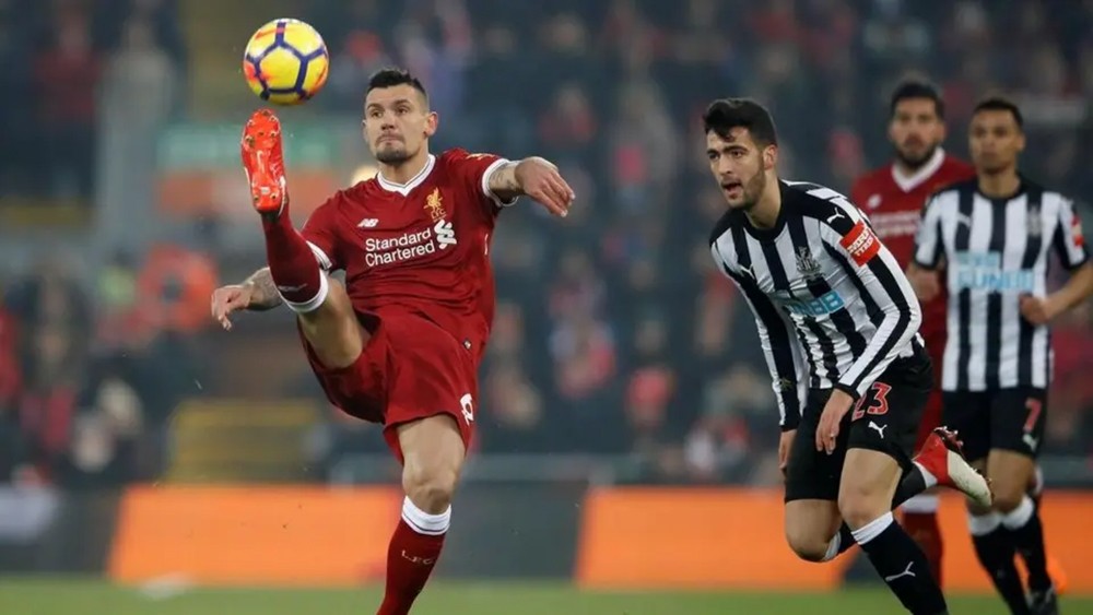 لوفرين لاعب ليفربول يصف العزل الصحي بـ"المعركة الذهنية"