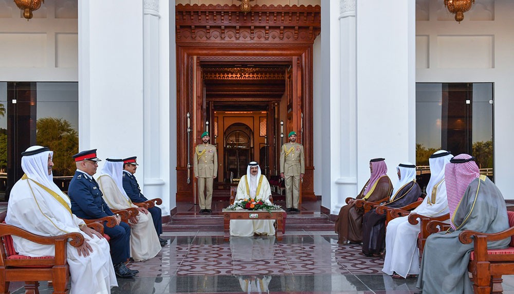 جلالة الملك المفدى يشيد بالجهود الكبيرة التي تبذلها شرطة البحرين في المحافظة على أمن واستقرار الوطن 