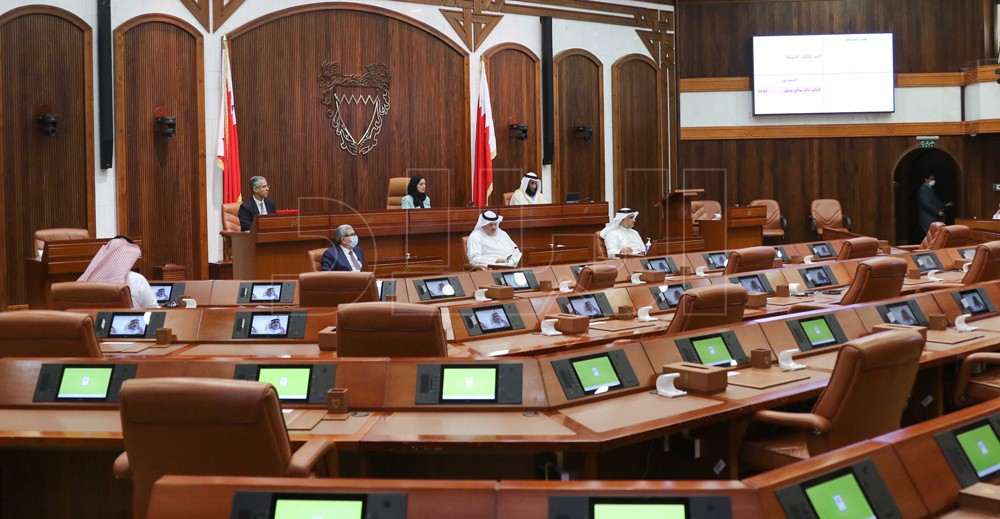 بالصور: جلسة مجلس النواب.. كمامات وابتسامات 