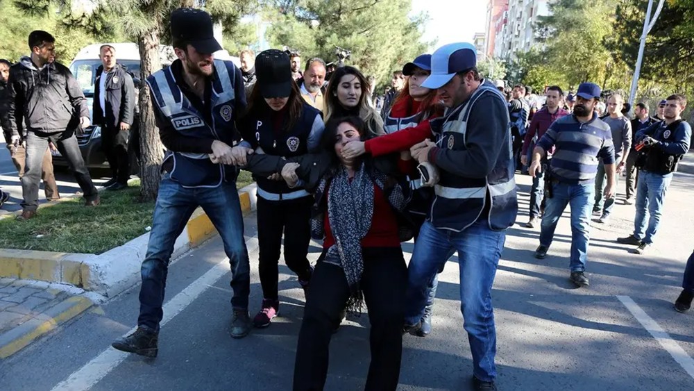 هكذا نكّلت محاكم تركيا بخصوم أردوغان