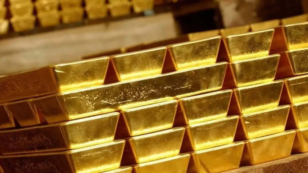 هل تتجه الدول لطبع النقود؟.. مخاوف تعزز بريق الذهب