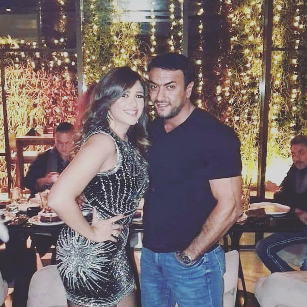 ياسمين عبدالعزيز وأحمد العوضي أعلنا زواجهما عبر فيسبوك