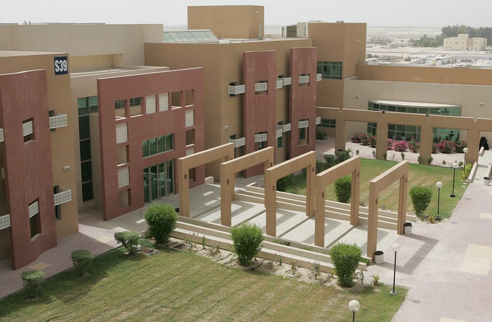 طلبة: قرار عميد الحقوق "يخرق" قرار مجلس جامعة البحرين: امتحان نهائي مشطور و"أونلاين"