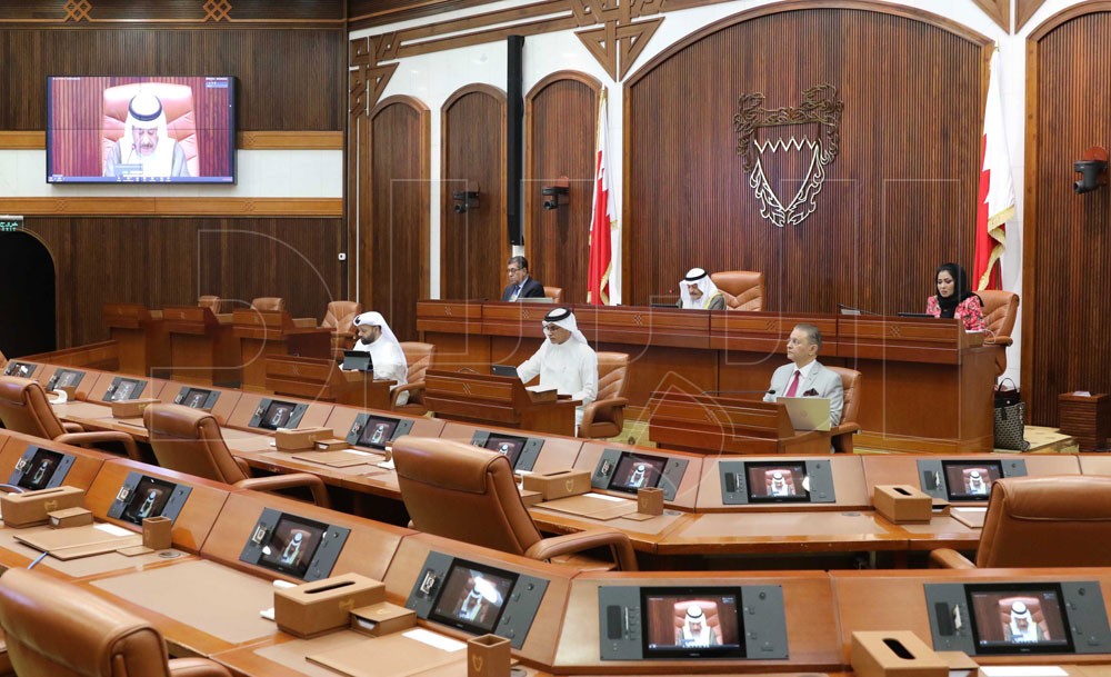 بالصور: جلسة الشورى عن بُعد.. كمامات وكمبيوترات