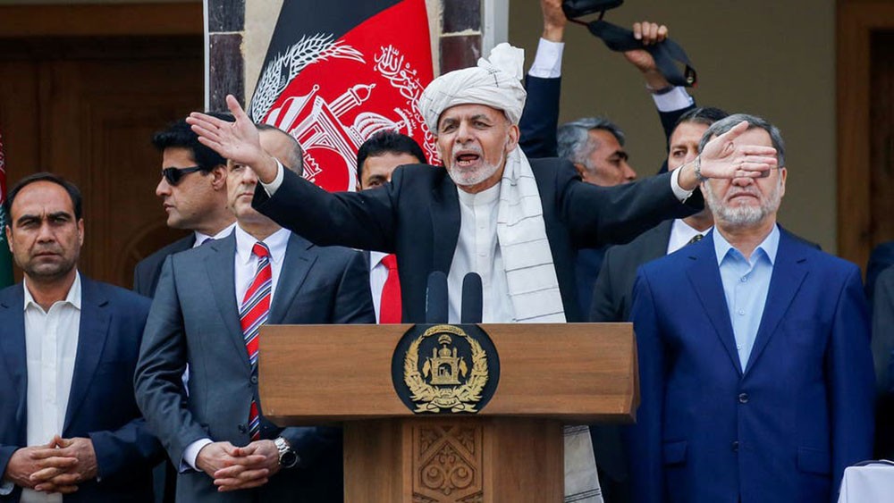 رئيس أفغانستان يأمر الجيش بالتحول من الدفاع إلى الهجوم