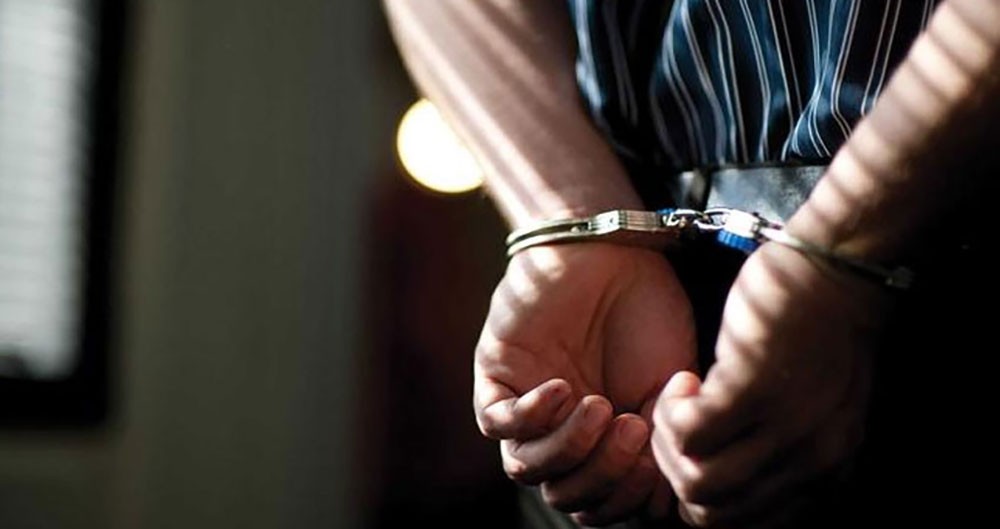 القبض على آسيويين قاما بتحويل شقة لموقع لتصنيع وبيع المواد المسكرة