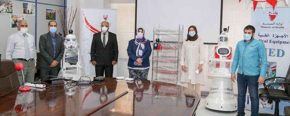 بالفيديو: البحرين تبدأ في استخدام الروبوتات الطبية الجديدة بمراكز العزل والعلاج