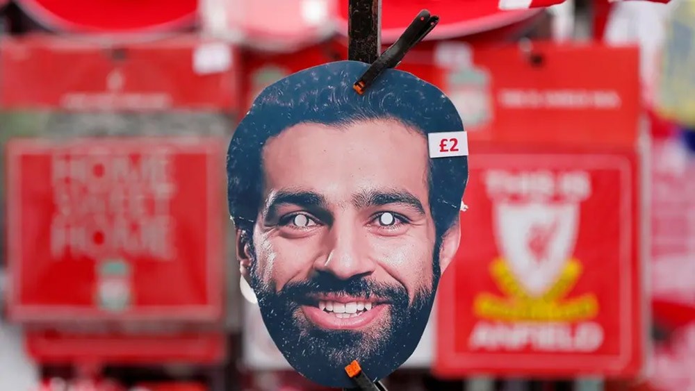عصابة مسلحة تستخدم "قناع" محمد صلاح في السرقة
