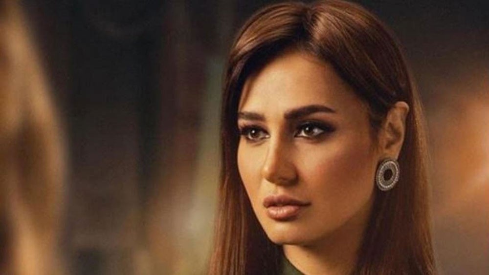 حلا شيحة تنتهي من تصور " خيانة عهد"