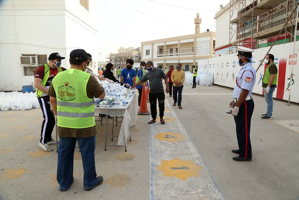 محافظ العاصمة :توزيع 400 ألف وجبة على العمالة الوافدة خلال الشهر الفضيل