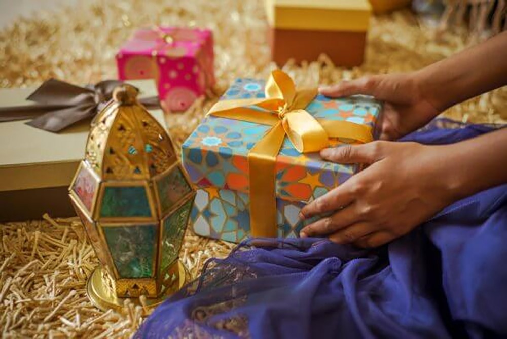 مشاعر بلون العيد وأمنيات بمذاق الفرح وعيدكم مبارك