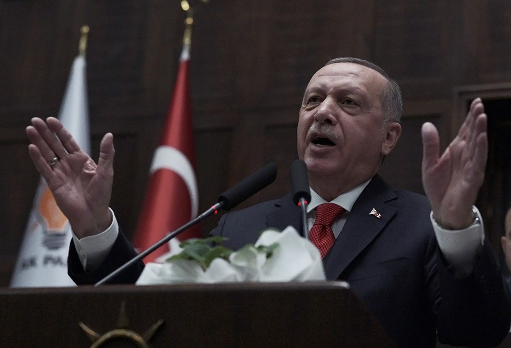 معارض تركي يكشف: هذه أذرع أردوغان لتحقيق طموحاته التوسعية