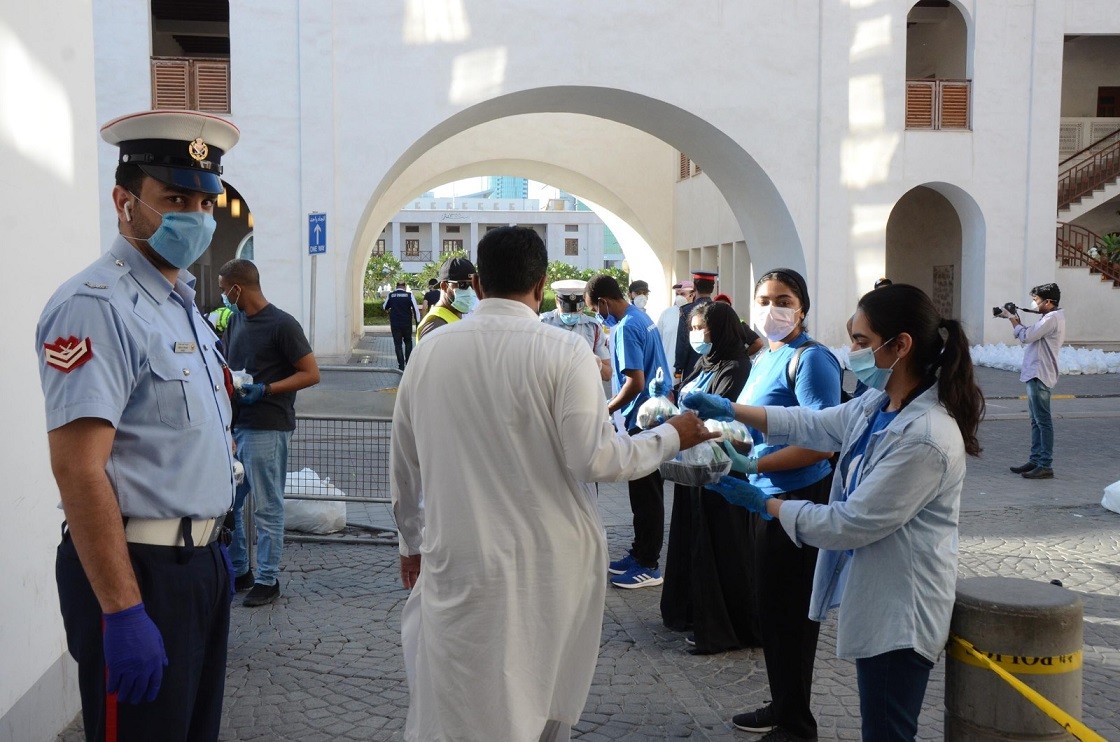 مساعد رئيس الأمن العام للعمليات والتدريب: توزيع أكثر من 100 ألف وجبة غذائية يومياً على العمالة الوافدة والأسر المتعففة